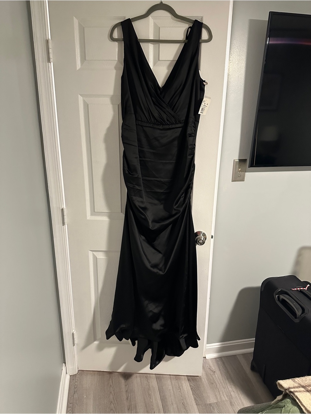 Classic Black Satin V-Neck Women's Wedding Dress